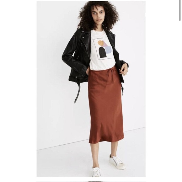 MADEWELL Satin Slip Skirt in Rosewood - Picture 3 of 5
